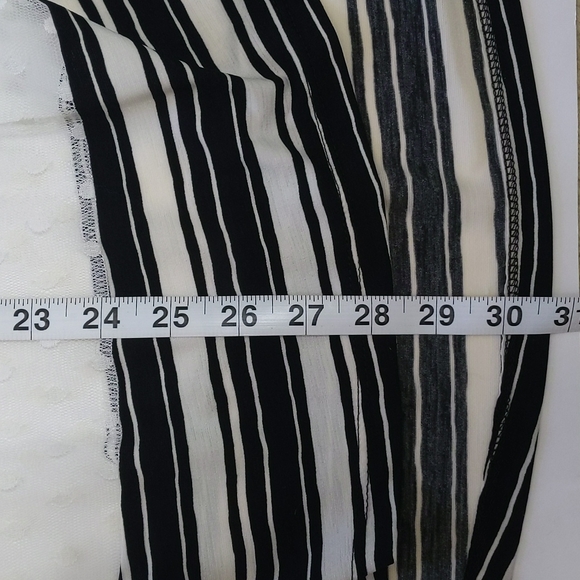 Bali Corp Off White Lace top with black floral stripes Medium NWT - Picture 7 of 7